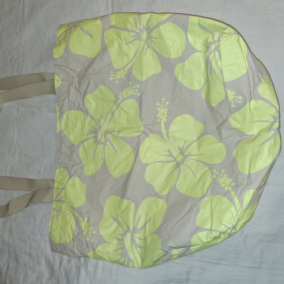 ALOHA Collection Yellow and Gray Floral Accessory - Picture 2 of 3